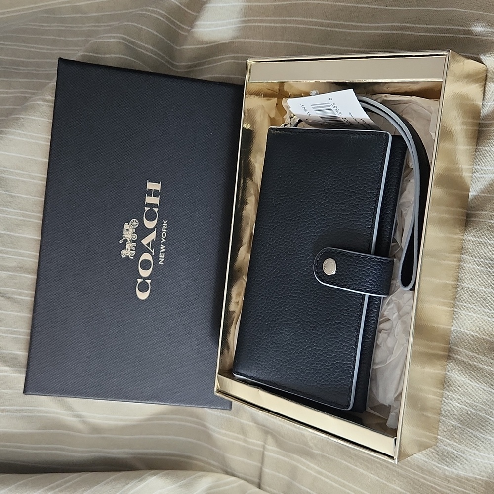 COACH nwt in box Navy blue leather wristlet wallet